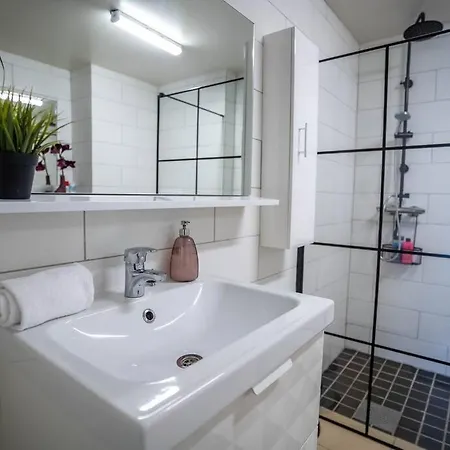 Center Getaway 3 By Berti Apartment *