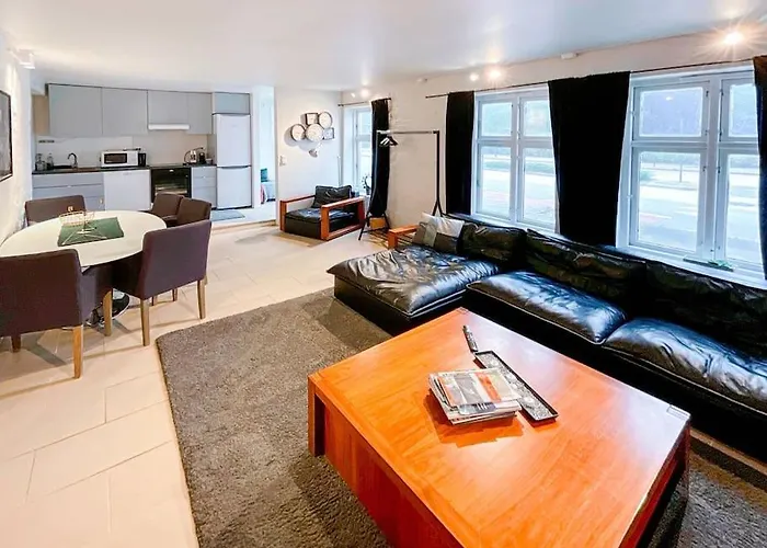 Center Getaway 3 By Berti Daire