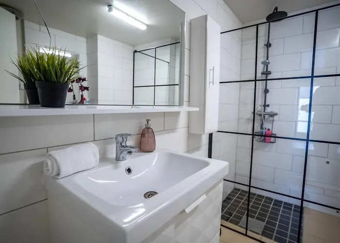 Center Getaway 3 By Berti Daire *